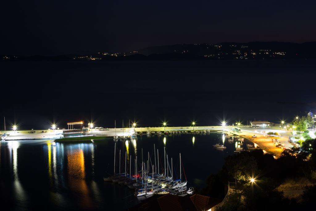 Aegean Wave - Faros Aparthotel Loutraki  Exterior foto