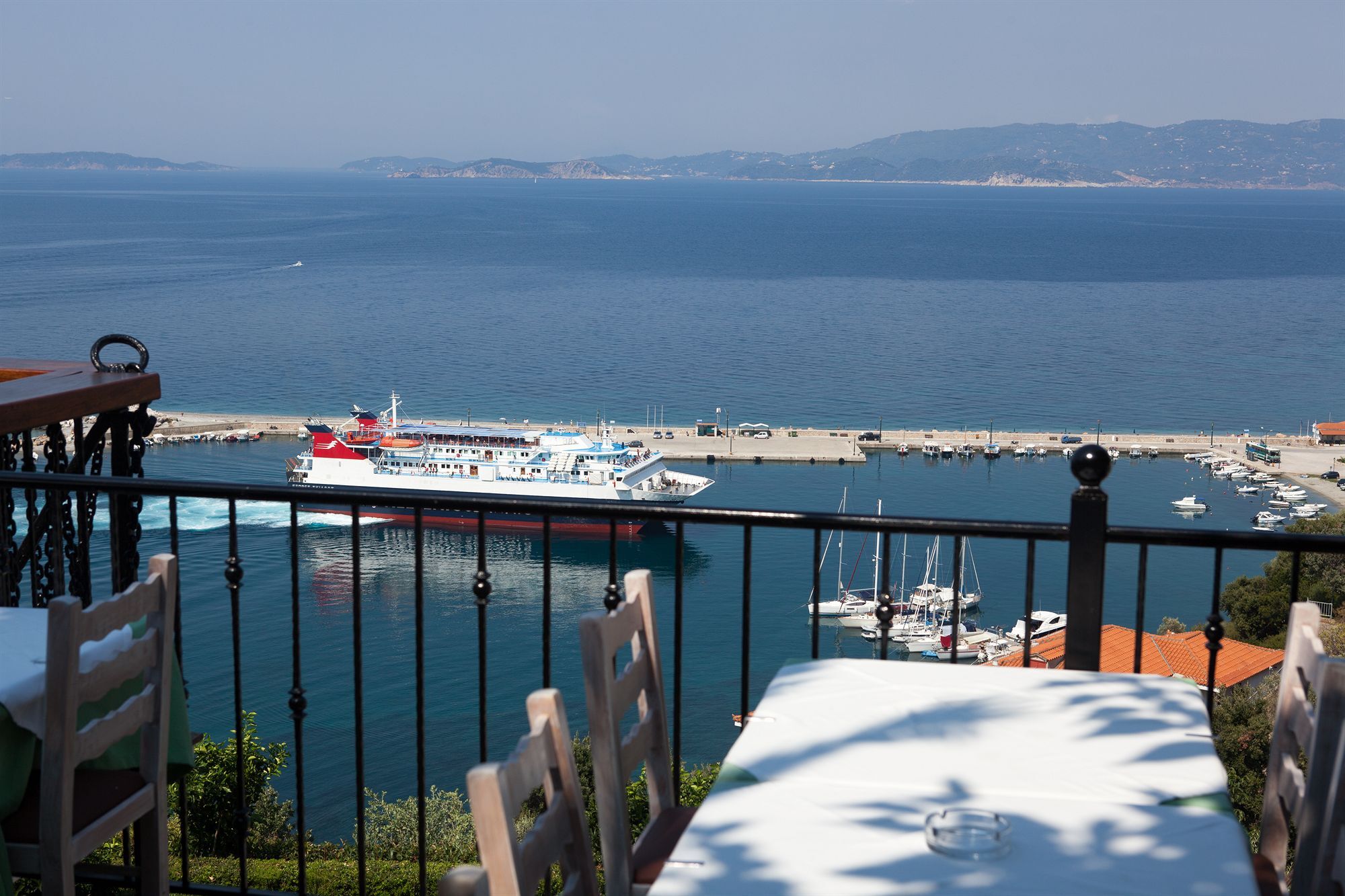 Aegean Wave - Faros Aparthotel Loutraki  Exterior foto